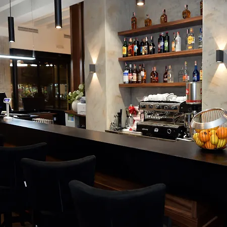 호텔 Alexandar Square Boutique 4*