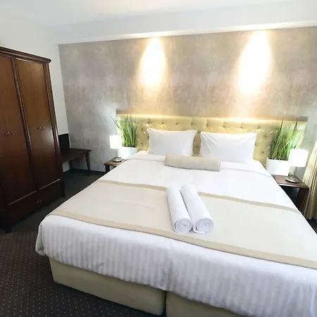 Alexandar Square Boutique فندق سكوبجي