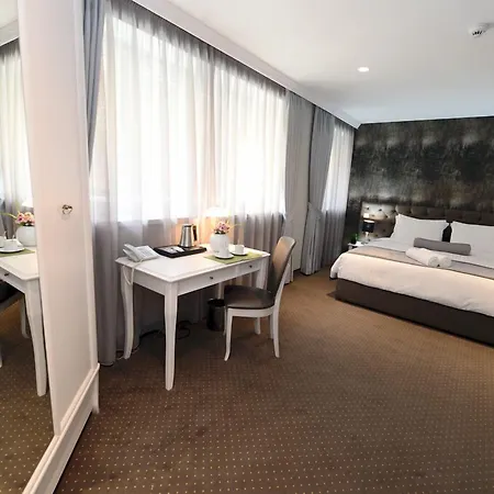 호텔 Alexandar Square Boutique 4*