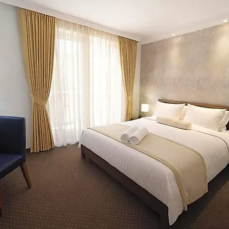 Hotel Alexandar Square Boutique 4*