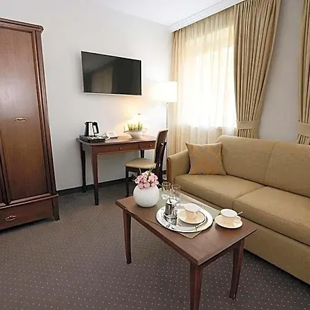 מלון Alexandar Square Boutique 4*