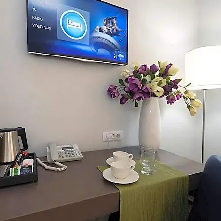 מלון Alexandar Square Boutique 4*