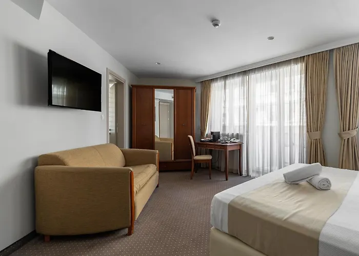 Alexandar Square Boutique