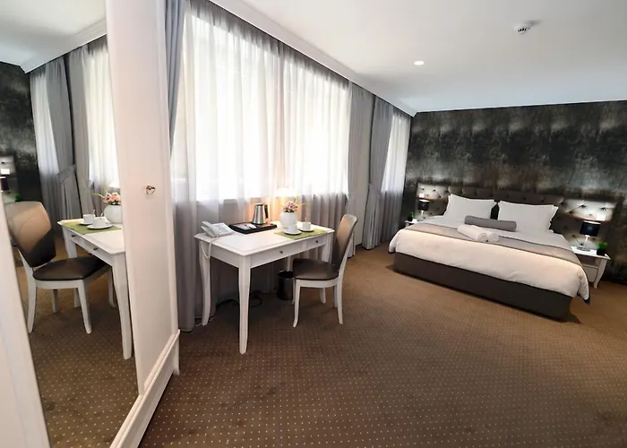 Hotel Alexandar Square Boutique 4*