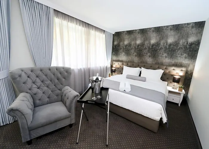 Hotel Alexandar Square Boutique 4*