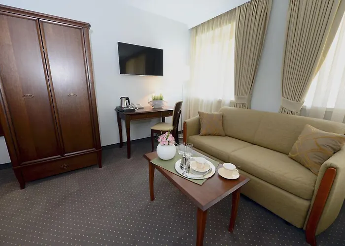 Alexandar Square Boutique Hotel 4*
